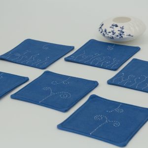 Six coasters with a ceramic cup