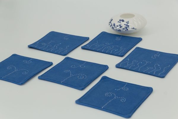 Six coasters with a ceramic cup